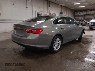 2018 Chevrolet Malibu LT z VIN 1G1ZD5ST0JF185111, wystawiony jako IAAI lot #41910563 z przebiegiem 84 784 mil mil oraz . Historia ofert i sprzedaży dostępna na DreamBid. Obrazek 4.