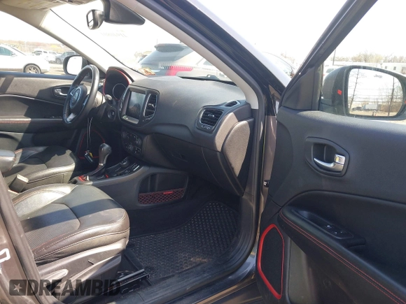 2018 Jeep Compass Trailhawk with VIN 3C4NJDDB5JT316326, listed as a IAAI auction lot 41940801 with 111,941 mi miles and . Bid and sale history available at carsss.com. Image 5.