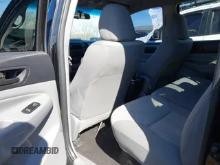 2012 Toyota Tacoma PreRunner z VIN 3TMJU4GN7CM128397, wystawiony jako IAAI lot #41676286 z przebiegiem 148 113 mil mil oraz . Historia ofert i sprzedaży dostępna na DreamBid. Obrazek 8.