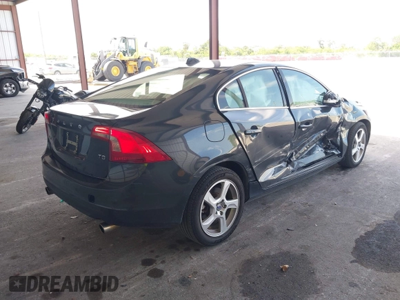 2013 Volvo S60 T5 Premier z VIN YV1612FS0D1216596, wystawiony jako IAAI lot #42311635 z przebiegiem 125 512 mil mil oraz . Historia ofert i sprzedaży dostępna na DreamBid. Obrazek 4.