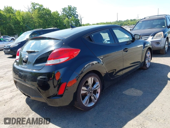 2016 Hyundai Veloster z VIN KMHTC6AD0GU249986, wystawiony jako IAAI lot #42361364 z przebiegiem 131 111 mil mil oraz . Historia ofert i sprzedaży dostępna na DreamBid. Obrazek 4.