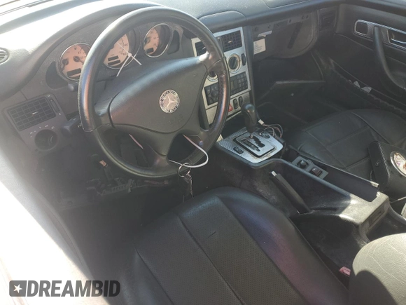2001 Mercedes-Benz SLK 230 Kompressor z VIN WDBKK49F11F220665, wystawiony jako Copart lot #88078025 z przebiegiem 67 564 mil mil oraz Szkoda całkowita • Salvage title. Historia ofert i sprzedaży dostępna na DreamBid. Obrazek 8.