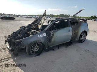 2005 Scion tC z VIN JTKDE177450021400, wystawiony jako Copart lot #57437935 z przebiegiem Nie podano mil oraz Szkody całkowita. Historia ofert i sprzedaży dostępna na DreamBid. Obrazek 1.