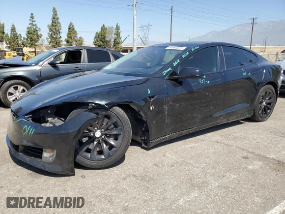 2017 Tesla Model S 100D z VIN 5YJSA1E28HF190858, wystawiony jako Copart lot #60690695 z przebiegiem 73 046 mil mil oraz Szkoda całkowita • Salvage title. Historia ofert i sprzedaży dostępna na DreamBid. Obrazek 1.