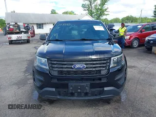 2018 Ford Police Interceptor Utility z VIN 1FM5K8AR4JGB93026, wystawiony jako IAAI lot #41975110 z przebiegiem 104 386 mil mil oraz . Historia ofert i sprzedaży dostępna na DreamBid. Obrazek 13.