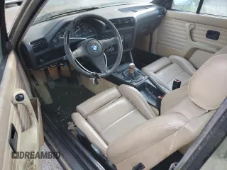 1988 BMW 3 Series z VIN WBABB230XJ8861681, wystawiony jako Copart lot #82829404 z przebiegiem Nie podano mil oraz Czysty tytuł • Clean title. Historia ofert i sprzedaży dostępna na DreamBid. Obrazek 8.