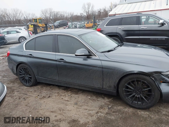 2013 BMW 3 Series 328i xDrive with VIN WBA3B5G50DNS02204, listed as a IAAI auction lot 41522572 with 1 mi miles. Bid and sale history available at carsss.com. Image 13.