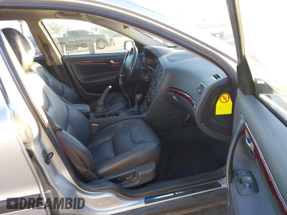 2004 Volvo V70 with VIN YV1SW59V642361434, listed as a IAAI auction lot 40801585 with 119,419 mi miles. Bid and sale history available at carsss.com. Image 5.