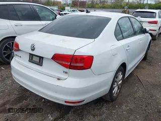 2015 Volkswagen Jetta SE z VIN 3VWD17AJXFM324736, wystawiony jako IAAI lot #42038277 z przebiegiem 151 817 mil mil oraz . Historia ofert i sprzedaży dostępna na DreamBid. Obrazek 4.