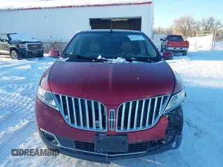 2013 Lincoln MKX z VIN 2LMDJ8JK3DBL40826, wystawiony jako IAAI lot #41522140 z przebiegiem 125 237 mil mil oraz . Historia ofert i sprzedaży dostępna na DreamBid. Obrazek 12.