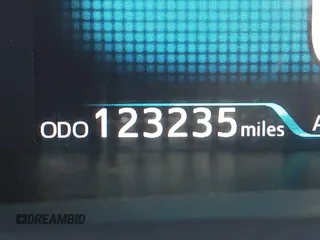 2020 Toyota Prius L Eco z VIN JTDKARFU6L3104385, wystawiony jako IAAI lot #41922029 z przebiegiem 123 235 mil mil oraz . Historia ofert i sprzedaży dostępna na DreamBid. Obrazek 15.