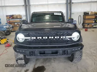 2022 Ford Bronco z VIN 1FMEE5DPXNLB55992, wystawiony jako Copart lot #62194195 z przebiegiem 70 264 mil mil oraz Szkoda całkowita • Salvage title. Historia ofert i sprzedaży dostępna na DreamBid. Obrazek 5.