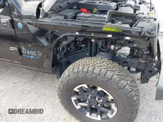 2024 Jeep Wrangler Rubicon X z VIN 1C4RJXR64RW197186, wystawiony jako IAAI lot #42405700 z przebiegiem 6 397 mil mil oraz . Historia ofert i sprzedaży dostępna na DreamBid. Obrazek 6.