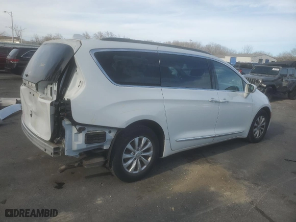2017 Chrysler Pacifica Touring-L with VIN 2C4RC1BG5HR660552, listed as a Copart auction lot 49290645 with 93,101 mi miles and Salvage Title. Bid and sale history available at carsss.com. Image 3.