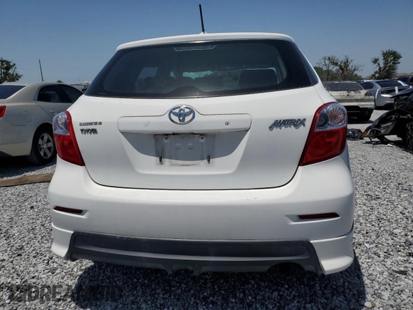 2010 Toyota Matrix z VIN 2T1KU4EE8AC301065, wystawiony jako Copart lot #57299545 z przebiegiem 100 311 mil mil oraz Szkoda całkowita • Salvage title. Historia ofert i sprzedaży dostępna na DreamBid. Obrazek 6.