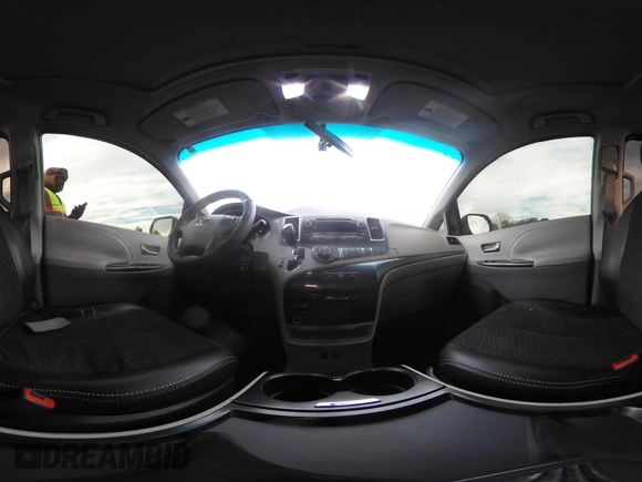2011 Toyota Sienna SE with VIN 5TDXK3DCXBS112867, listed as a IAAI auction lot 41394925 with 235,567 mi miles. Bid and sale history available at carsss.com. Image 18.