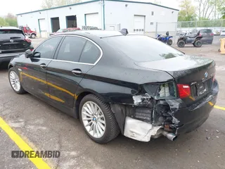 2013 BMW 5 Series 535i xDrive z VIN WBAFU7C58DDU75728, wystawiony jako IAAI lot #42237444 z przebiegiem 113 156 mil mil oraz . Historia ofert i sprzedaży dostępna na DreamBid. Obrazek 3.