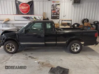 2000 Chevrolet S-10 LS with VIN 1GCCS1943YK168119, listed as a IAAI auction lot 41409246 with 194,506 mi miles. Bid and sale history available at carsss.com. Image 14.