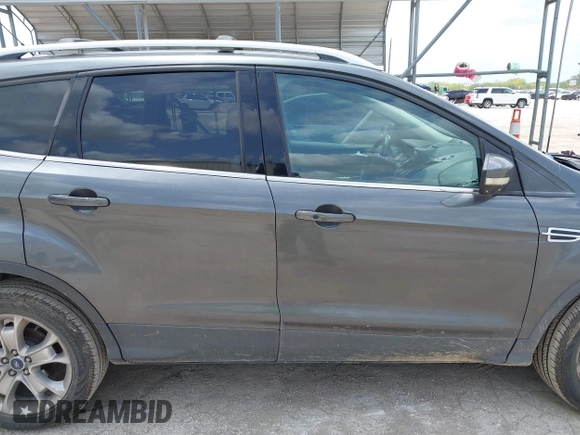 2015 Ford Escape Titanium z VIN 1FMCU0JX3FUA71770, wystawiony jako IAAI lot #42085635 z przebiegiem 141 890 mil mil oraz . Historia ofert i sprzedaży dostępna na DreamBid. Obrazek 13.
