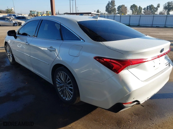 2019 Toyota Avalon Hybrid Limited with VIN 4T1B21FB2KU010215, listed as a IAAI auction lot 41358015 with 58,342 mi miles. Bid and sale history available at carsss.com. Image 3.