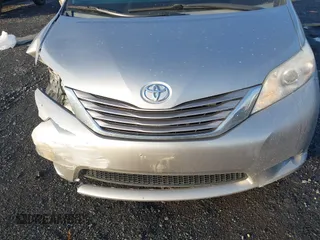 2016 Toyota Sienna XLE with VIN 5TDYK3DC2GS720782, listed as a IAAI auction lot 41184141 with 146,656 mi miles. Bid and sale history available at carsss.com. Image 13.