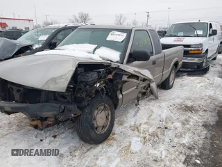 2003 GMC Sonoma SLS with VIN 1GTCS19X738237992, listed as a IAAI auction lot 41345031 with 154,597 mi miles. Bid and sale history available at carsss.com. Image 2.