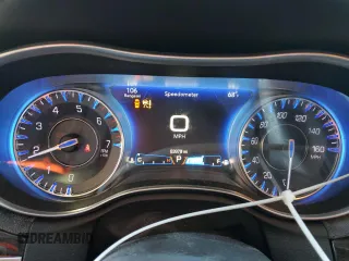 2016 Chrysler 300 with VIN 2C3CCAET0GH111994, listed as a Copart auction lot 81124144 with 63,979 mi miles and Salvage Title. Bid and sale history available at carsss.com. Image 9.