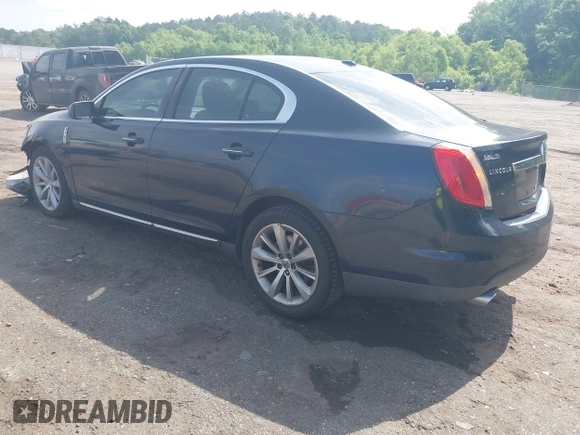 2009 Lincoln MKS z VIN 1LNHM93R69G625590, wystawiony jako IAAI lot #42270653 z przebiegiem 101 024 mil mil oraz . Historia ofert i sprzedaży dostępna na DreamBid. Obrazek 3.