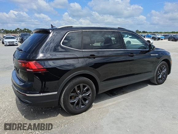 2024 Volkswagen Tiguan SE with VIN 3VVNB7AXXRM074896, listed as a Copart auction lot 52645015 with 13,872 mi miles and Clean title. Bid and sale history available at DreamBid. Image 3.