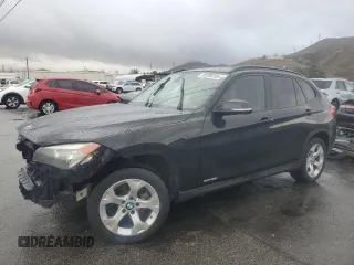 2015 BMW X1 sDrive28i with VIN WBAVM1C55FVW56937, listed as a Copart auction lot 45050785 with 77,736 mi miles and Salvage Title. Bid and sale history available at carsss.com. Image 1.