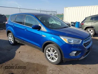 2017 Ford Escape SE z VIN 1FMCU9G91HUA14662, wystawiony jako IAAI lot #40483896 z przebiegiem 238 650 mil mil oraz . Historia ofert i sprzedaży dostępna na DreamBid. Obrazek 1.