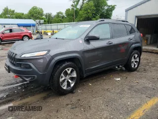 2014 Jeep Cherokee Trailhawk z VIN 1C4PJMBBXEW286252, wystawiony jako Copart lot #55687845 z przebiegiem 67 376 mil mil oraz Szkoda całkowita • Salvage title. Historia ofert i sprzedaży dostępna na DreamBid. Obrazek 1.