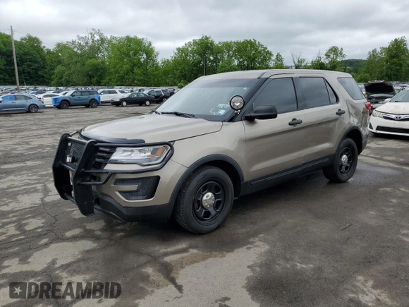 2016 Ford Police Interceptor Utility z VIN 1FM5K8AR0GGC07903, wystawiony jako Copart lot #57298705 z przebiegiem 223 695 mil mil oraz Szkody całkowita. Historia ofert i sprzedaży dostępna na DreamBid. Obrazek 1.