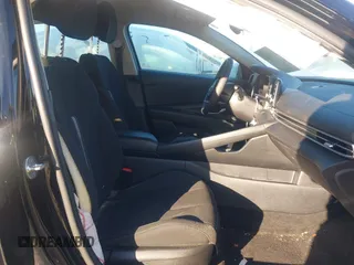 2023 Hyundai Elantra SEL z VIN KMHLM4AG6PU395983, wystawiony jako IAAI lot #41475408 z przebiegiem 45 478 mil mil oraz . Historia ofert i sprzedaży dostępna na DreamBid. Obrazek 5.