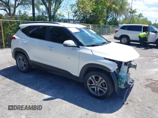 2021 Kia Seltos S z VIN KNDEU2AA0M7096979, wystawiony jako IAAI lot #42263109 z przebiegiem Nie podano mil oraz . Historia ofert i sprzedaży dostępna na DreamBid. Obrazek 1.