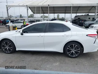2020 Toyota Camry SE z VIN 4T1G11AKXLU917862, wystawiony jako IAAI lot #42057817 z przebiegiem 45 462 mil mil oraz . Historia ofert i sprzedaży dostępna na DreamBid. Obrazek 14.