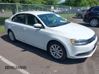 2014 Volkswagen Jetta SE с VIN 3VWD17AJ9EM420615, выставлен на аукционе IAAI как лот 42521817 с пробегом 95 433 миль миль и . История ставок и продаж доступна на DreamBid. Изображение 6.