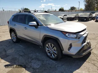 2020 Toyota RAV4 XLE Premium with VIN 2T3C1RFV4LW079612, listed as a Copart auction lot 47587375 with 40,218 mi miles and Salvage Title. Bid and sale history available at carsss.com. Image 4.