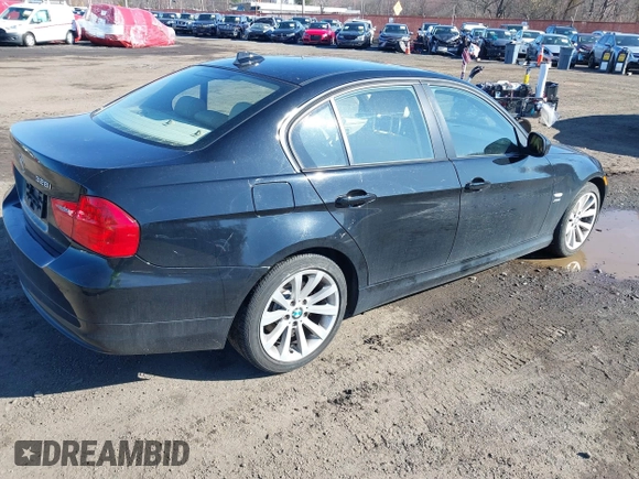 2011 BMW 3 Series 328i xDrive z VIN WBAPK7C51BA970796, wystawiony jako IAAI lot #41886963 z przebiegiem 143 619 mil mil oraz . Historia ofert i sprzedaży dostępna na DreamBid. Obrazek 4.