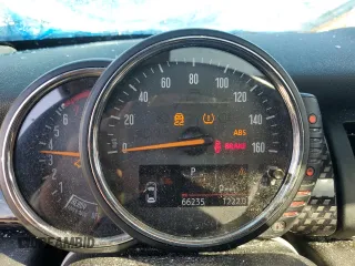 2015 MINI Hardtop 4 Door S z VIN WMWXU3C57FT892067, wystawiony jako Copart lot #46987555 z przebiegiem 66 235 mil mil oraz Szkoda całkowita • Salvage title. Historia ofert i sprzedaży dostępna na DreamBid. Obrazek 9.