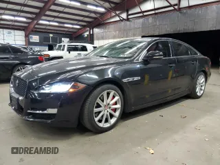2016 Jaguar XJ R-Sport z VIN SAJWJ1CD0G8V98860, wystawiony jako Copart lot #79899934 z przebiegiem 72 410 mil mil oraz Czysty tytuł • Clean title. Historia ofert i sprzedaży dostępna na DreamBid. Obrazek 1.