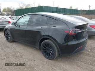 2024 Tesla Model Y с VIN 7SAYGDED5RF093696, выставлен на аукционе IAAI как лот 42061020 с пробегом 21 220 миль миль и . История ставок и продаж доступна на DreamBid. Изображение 3.