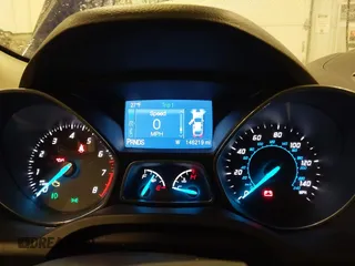 2014 Ford Escape SE z VIN 1FMCU9GX1EUD19721, wystawiony jako IAAI lot #41365586 z przebiegiem 146 219 mil mil oraz . Historia ofert i sprzedaży dostępna na DreamBid. Obrazek 7.