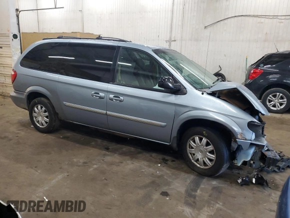 2005 Chrysler Town & Country Touring with VIN 2C4GP54L15R400125, listed as a Copart auction lot 46932135 with 94,034 mi miles and Non Repairable. Bid and sale history available at carsss.com. Image 4.