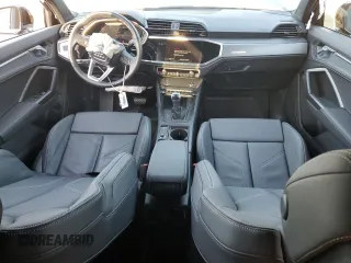 2024 Audi Q3 S line Premium Plus z VIN WA1EECF30R1112003, wystawiony jako Copart lot #46342255 z przebiegiem 5444 mil mil oraz Szkody całkowita. Historia ofert i sprzedaży dostępna na DreamBid. Obrazek 8.