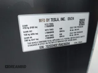 2024 Tesla Cybertruck Cyberbeast z VIN 7G2CEHEE1RA036094, wystawiony jako IAAI lot #42047976 z przebiegiem 13 mil mil oraz . Historia ofert i sprzedaży dostępna na DreamBid. Obrazek 9.