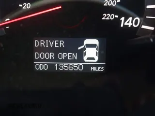 2006 Toyota Highlander z VIN JTEDW21A460012014, wystawiony jako IAAI lot #41105328 z przebiegiem 135 650 mil mil oraz . Historia ofert i sprzedaży dostępna na DreamBid. Obrazek 13.