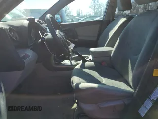 2012 Toyota RAV4 с VIN 2T3BF4DV5CW253528, выставлен на аукционе Copart как лот 45961295 с пробегом 105 679 миль миль и Списание • Salvage title. История ставок и продаж доступна на DreamBid. Изображение 7.