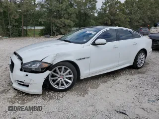2016 Jaguar XJ R-Sport z VIN SAJWA1C71G8V92642, wystawiony jako Copart lot #53094125 z przebiegiem 98 548 mil mil oraz Szkoda całkowita • Salvage title. Historia ofert i sprzedaży dostępna na DreamBid. Obrazek 1.
