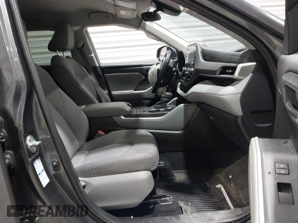 2020 Toyota Highlander LE with VIN 5TDBZRBH3LS038023, listed as a IAAI auction lot 41832407 with 48,213 mi miles and . Bid and sale history available at DreamBid. Image 5.